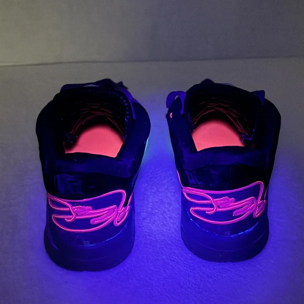 Nike LeBron 22 Blacklight Men's 6 FZ1094-001 Black‎ Pink Glow Basketball Shoes